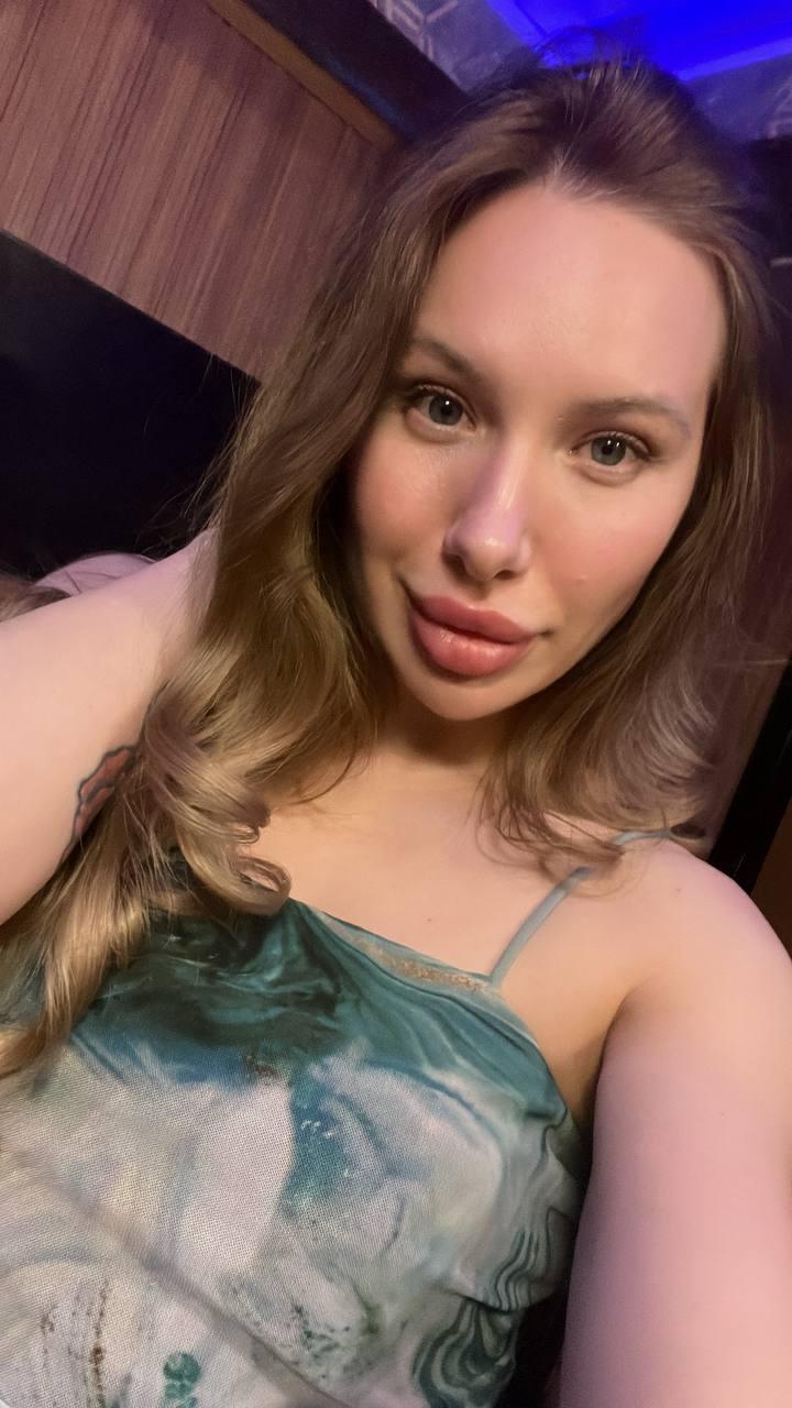 BellaLuxXe from Poland