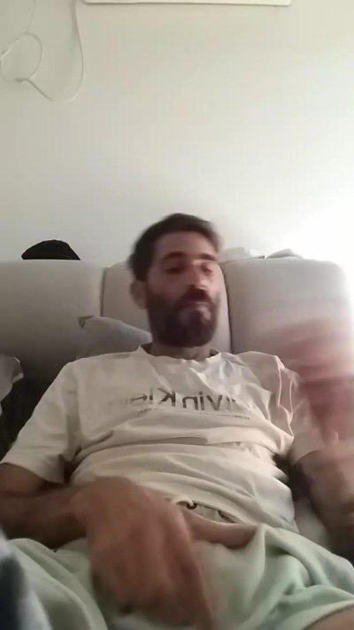 Hbkkfkfjdz2 from Italy