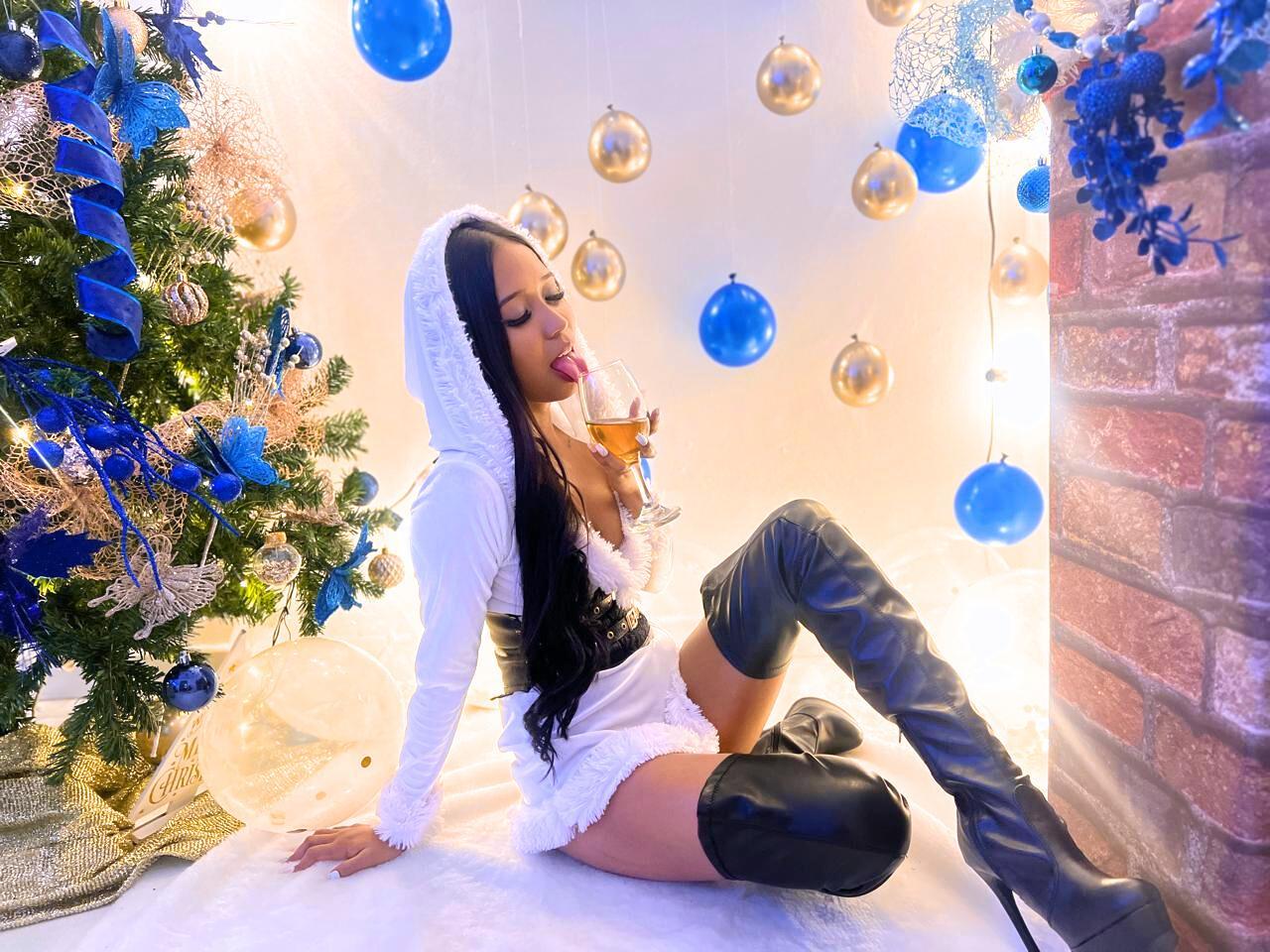 Naomi_93 from United States